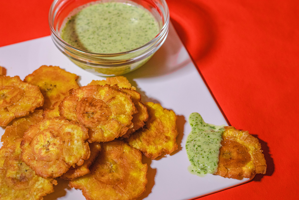 tostonesgarlicdiprecipe kiyafries